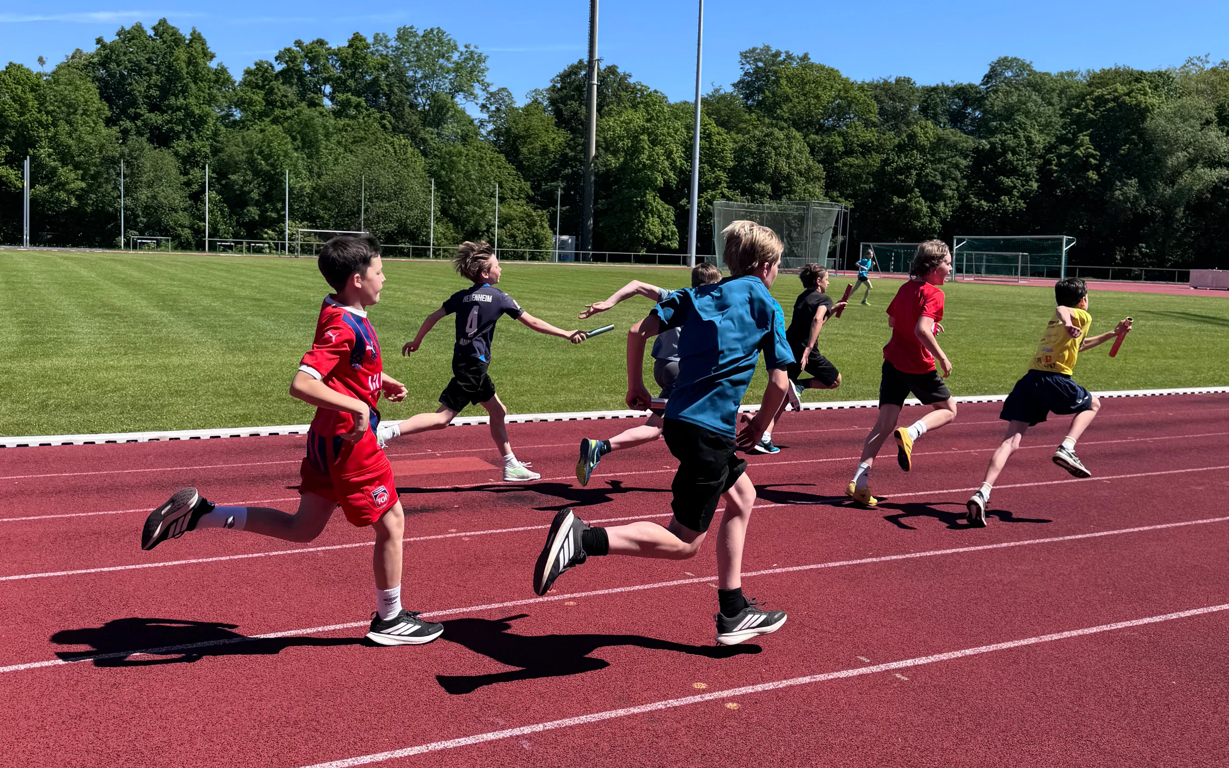 Titelbild: Starke Leistungen der U14-Leichtathleten bei „Jugend trainiert für Olympia“ 