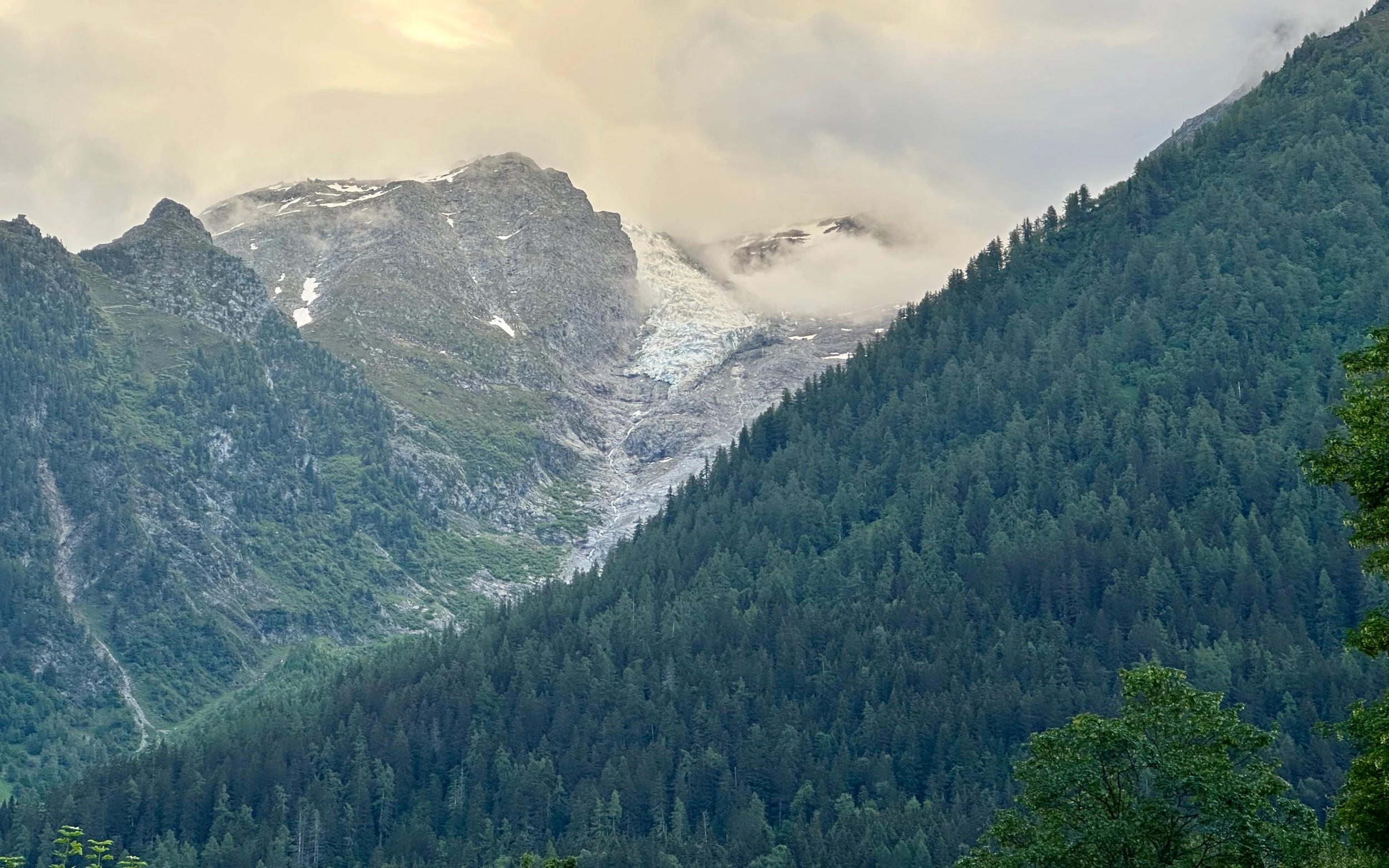 Bild 7: Exkursion Geographie LK nach Frankreich - Auvergne und Mont Blanc