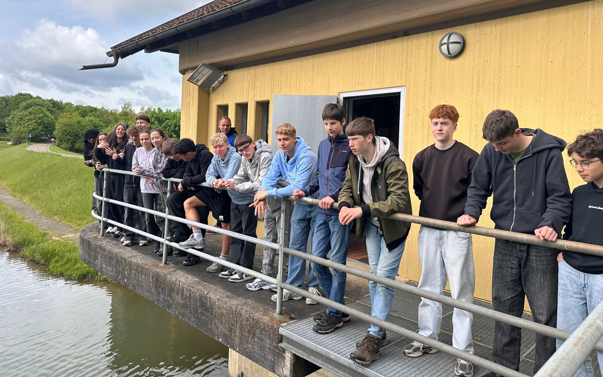 Titelbild: Exkursion zum Hochwasserrückhaltebecken Buch