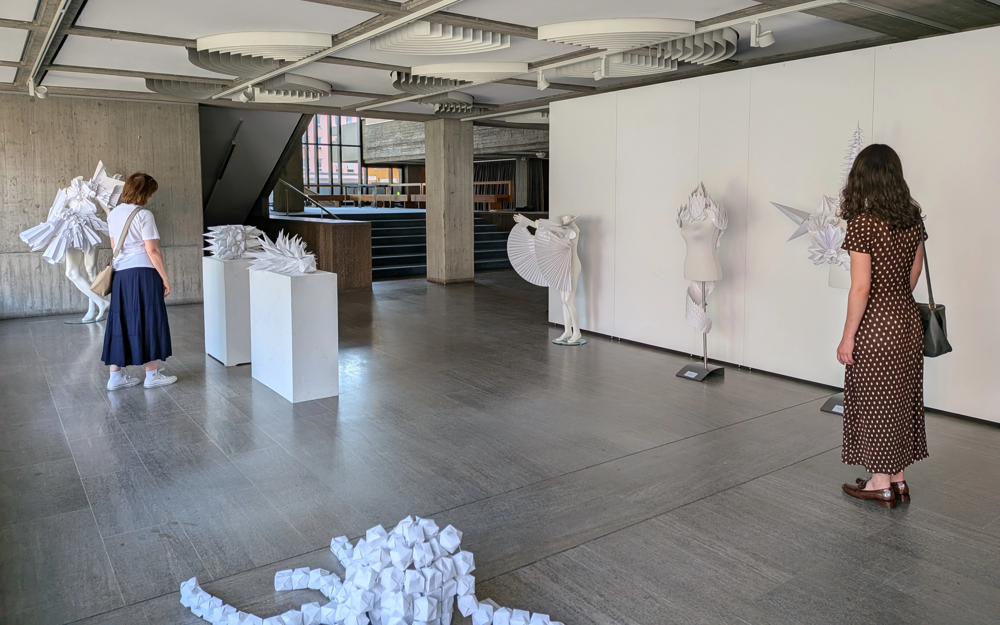 Bild 2: Ausstellung des THG im Rathaus