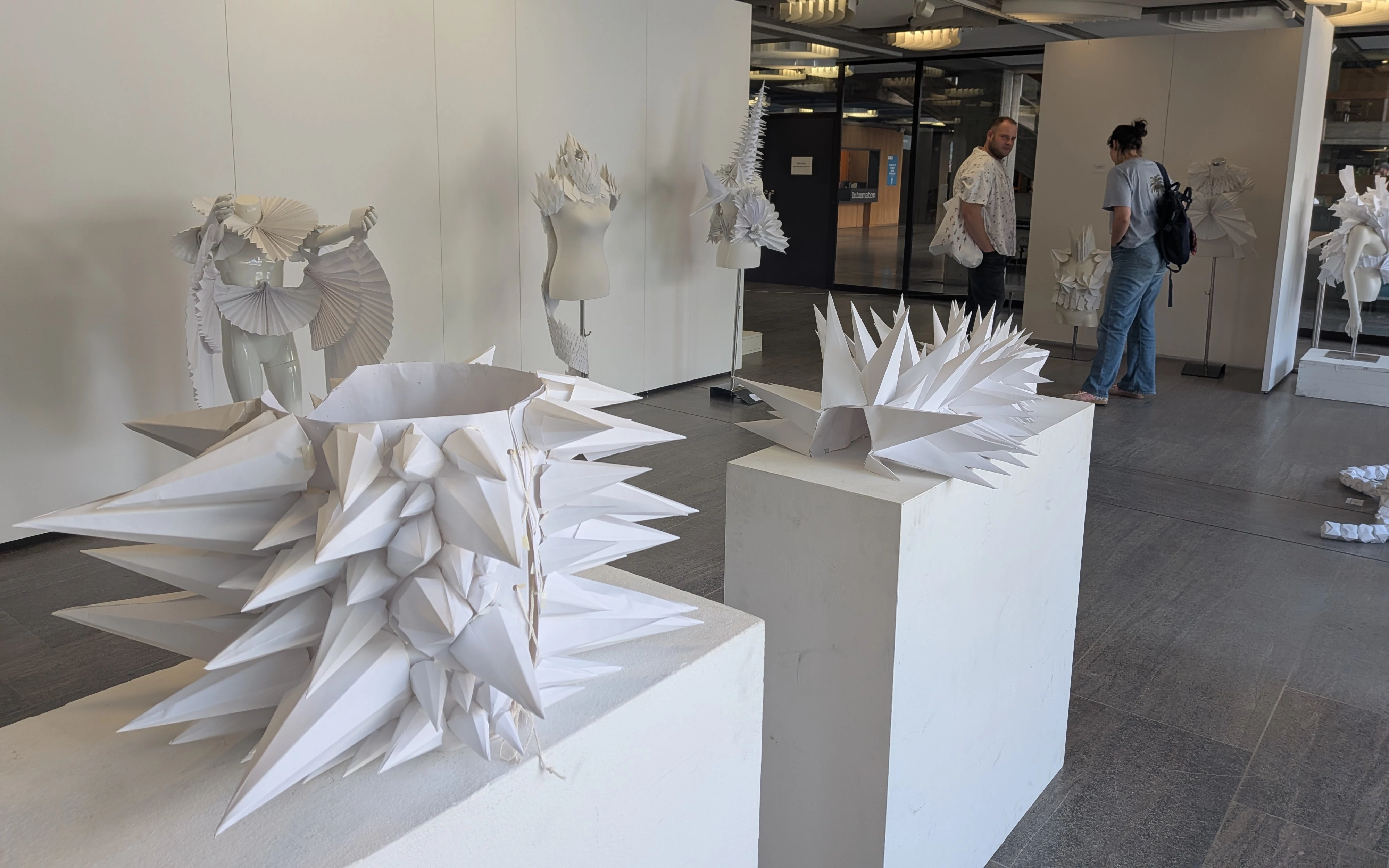 Bild 3: Ausstellung des THG im Rathaus