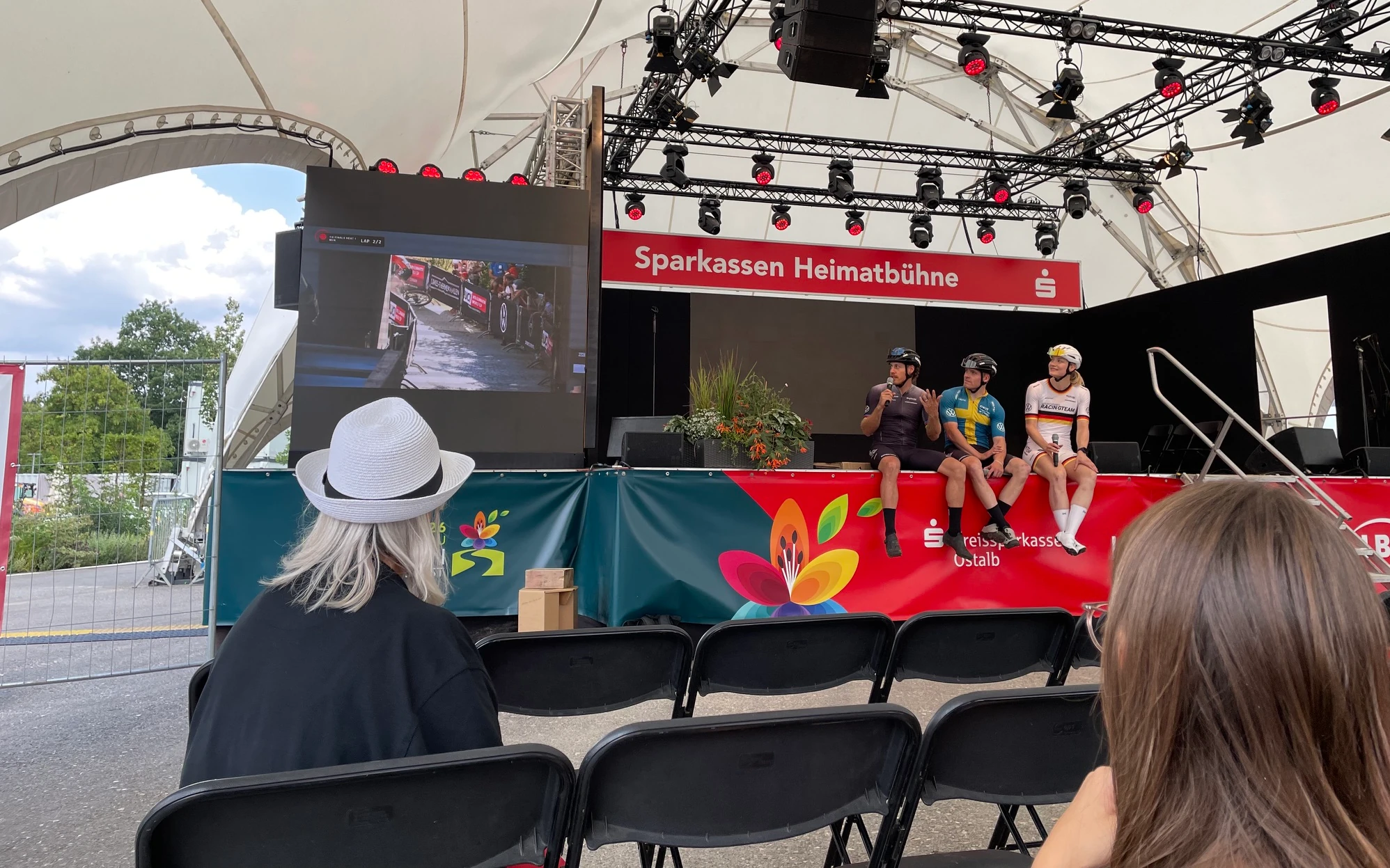 Bild 1: Klasse 7c meistert anspruchsvollen Radparcours