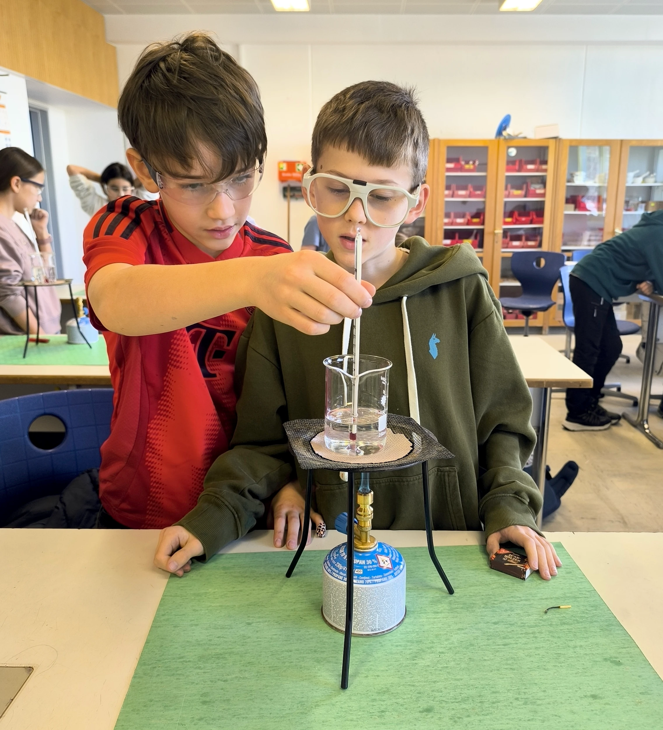 Wasser erhitzen mit dem Bunzenbrenner